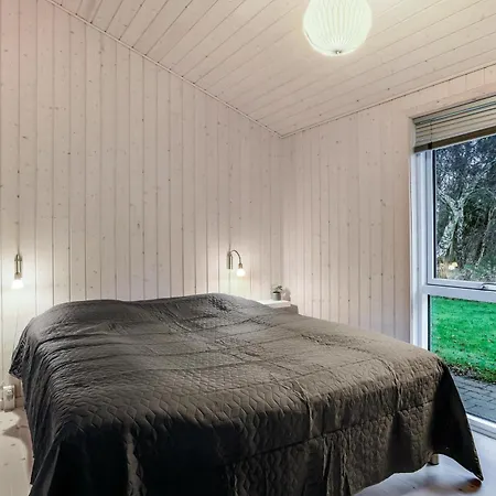 Lovely With Wilderness Bath And Space For 8 People Casa de Férias *