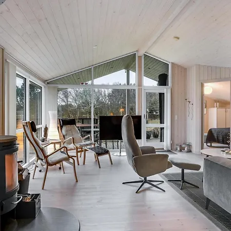 Lovely With Wilderness Bath And Space For 8 People, Dom wakacyjny Pandrup
