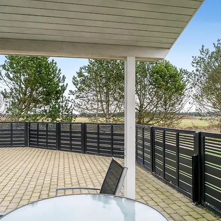 Lovely With Wilderness Bath And Space For 8 People, Dom wakacyjny *