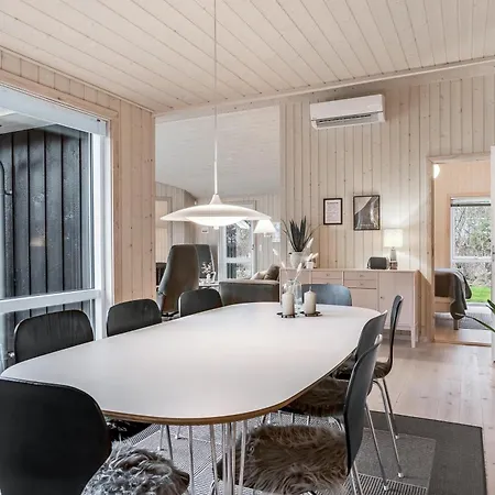 Lovely With Wilderness Bath And Space For 8 People Casa de Férias *