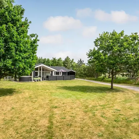 Lovely With Wilderness Bath And Space For 8 People *